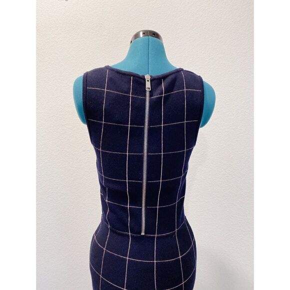 Victoria Beckham Wool midi flare knit dress - Picture 4 of 9